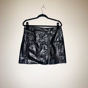 4SI3NNA Faux Leather Zip Front Skirt- L